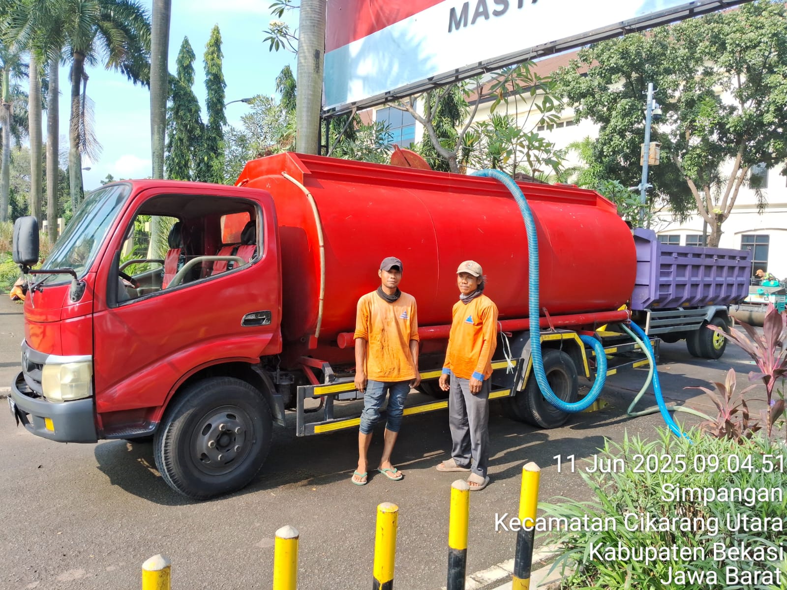 Bantuan air bersih kolam ketahanan pangan Polres Bekasi